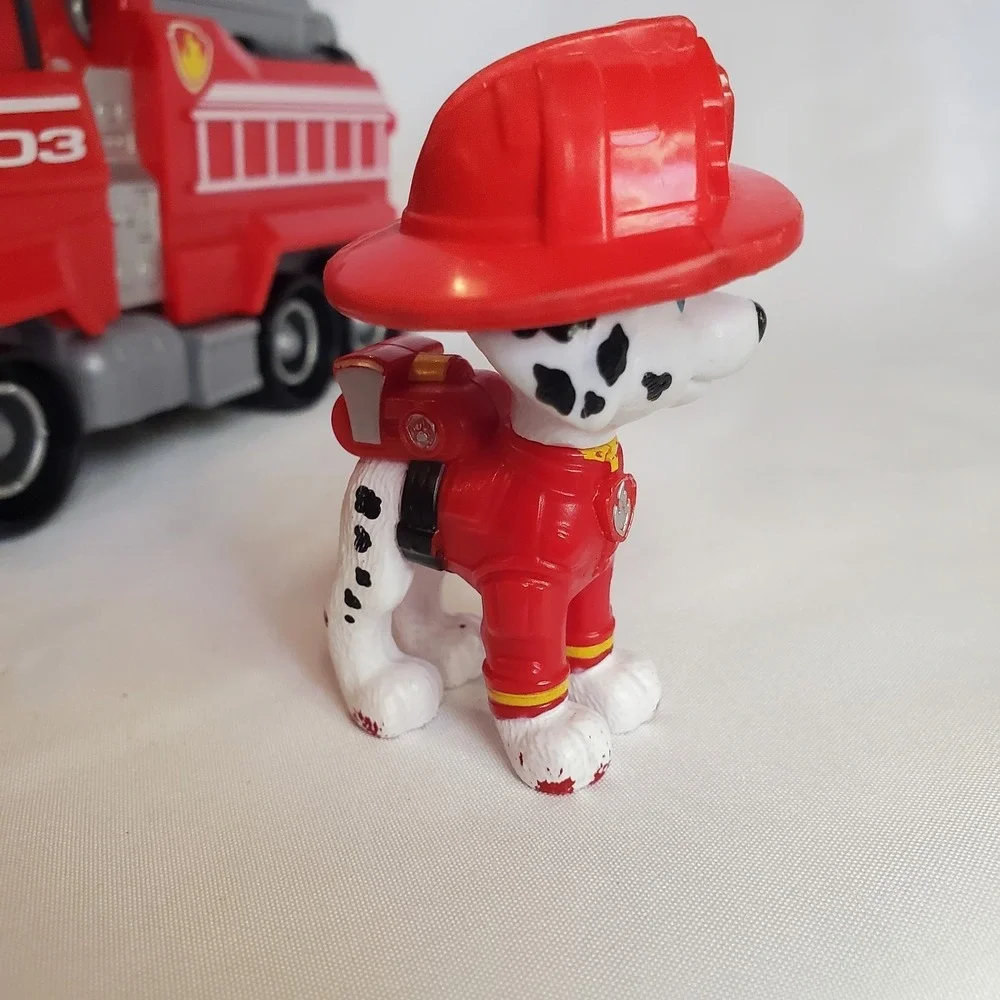 Paw Patrol Deluxe Transforming Vehicle Fire‎ Truck Marshall Action Figure